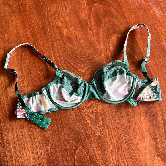 Vintage Floral Lace Bra in Green - Picture 5 of 6